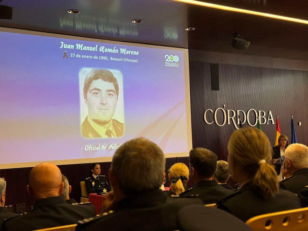 La Policía Nacional recuerda en Córdoba a sus víctimas del terrorismo.