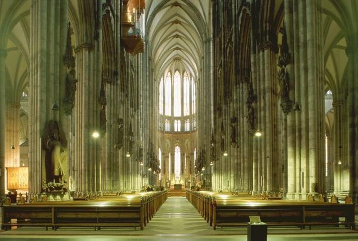 En el interior de la Catedral se pueden observar los restos mortales de los Tres Reyes Magos.