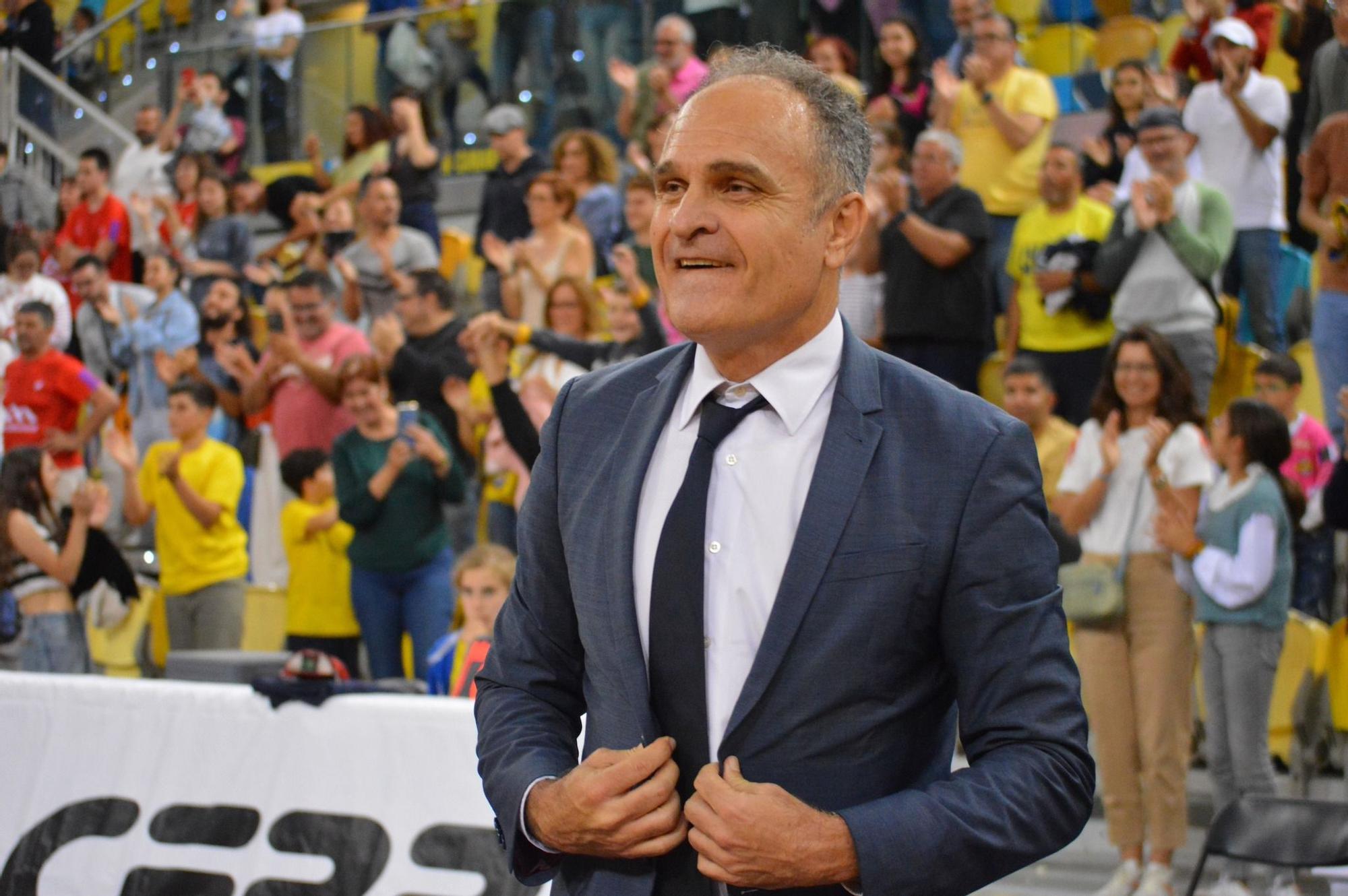 Sergio Miguel Camarero, sonriente durante un partido del curso pasado.