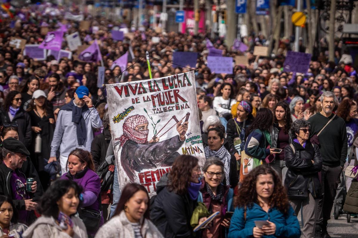 El feminismo toma las calles de Barcelona por el 8M
