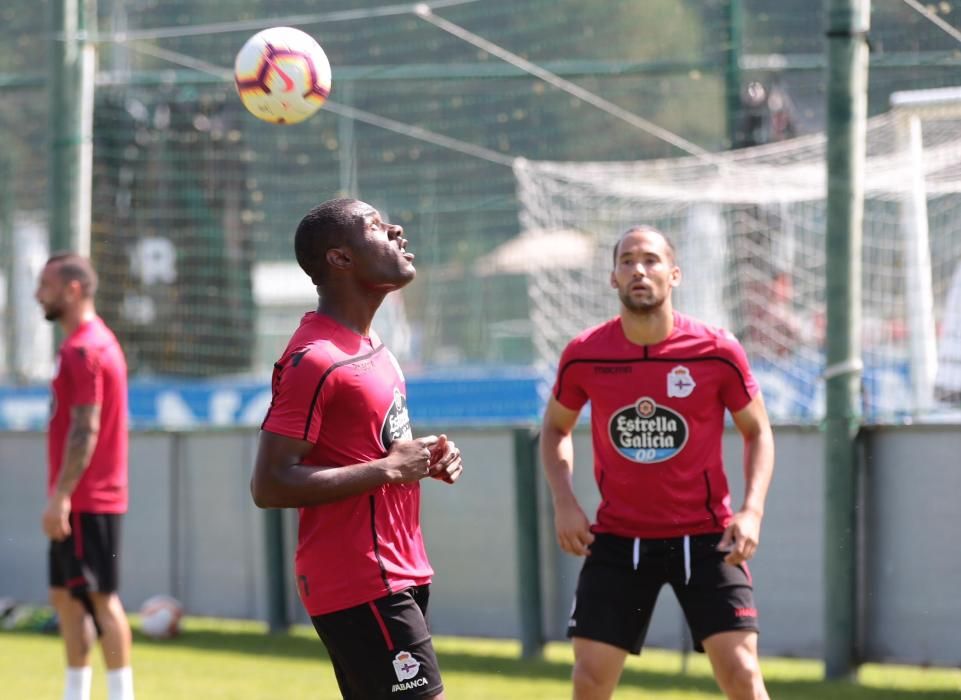 David Simón, Bóveda, Albentosa, Saúl, Mosquera, Edu Expósito, Álex Bergantiños, Pedro Sánchez, Borja Valle y Quique González rebajaron la intensidad en la sesión en Abegondo.