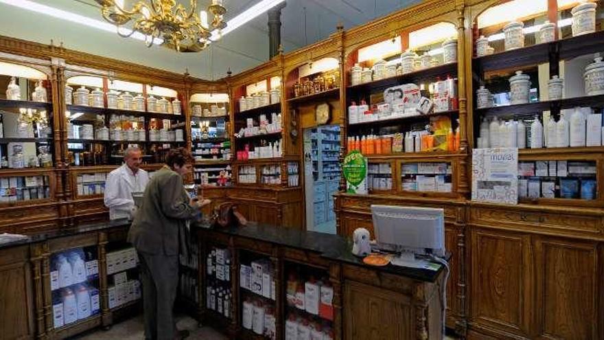 Interior de la farmacia De la Vega.