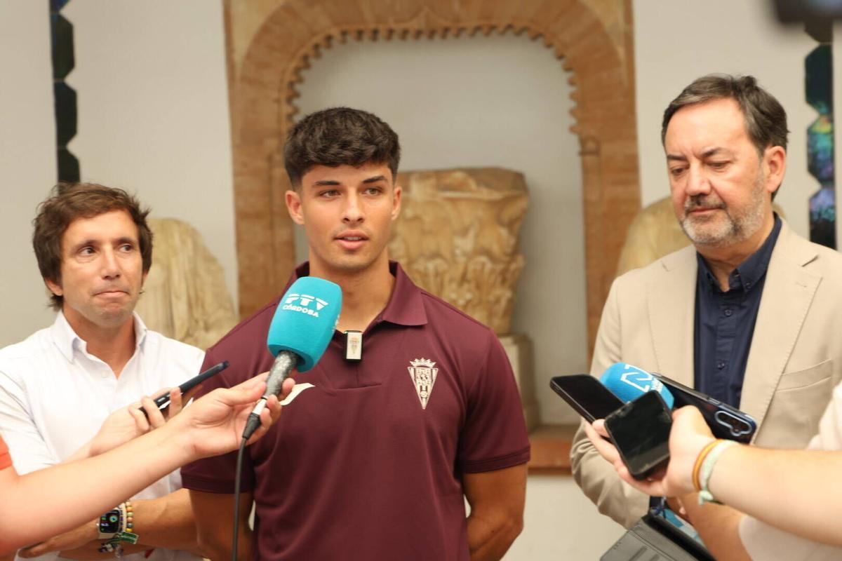 Las presentaciones de Damián Cáceres y Jacobo Martí como jugadores del Córdoba CF, en imágenes