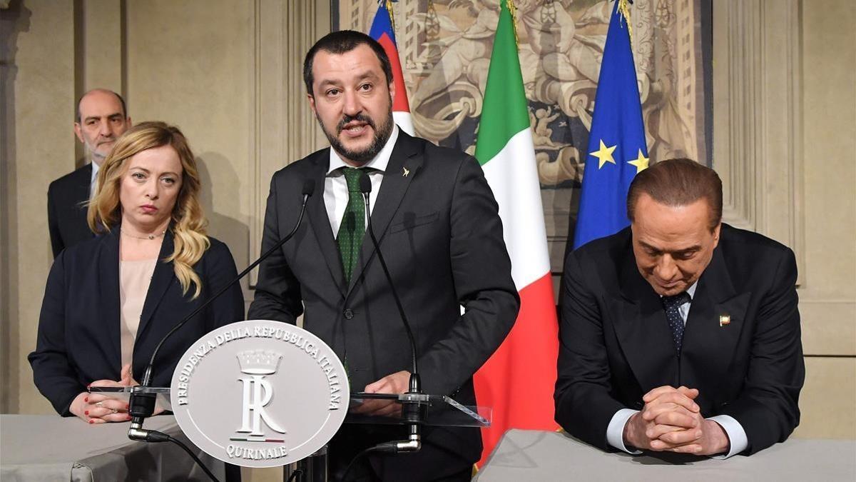 Giorgia Marini, Matteo Salvani y Silvio Berlusconi.