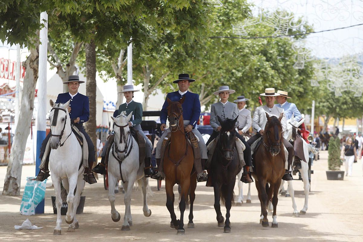 El ambiente del jueves de Feria, en imágenes