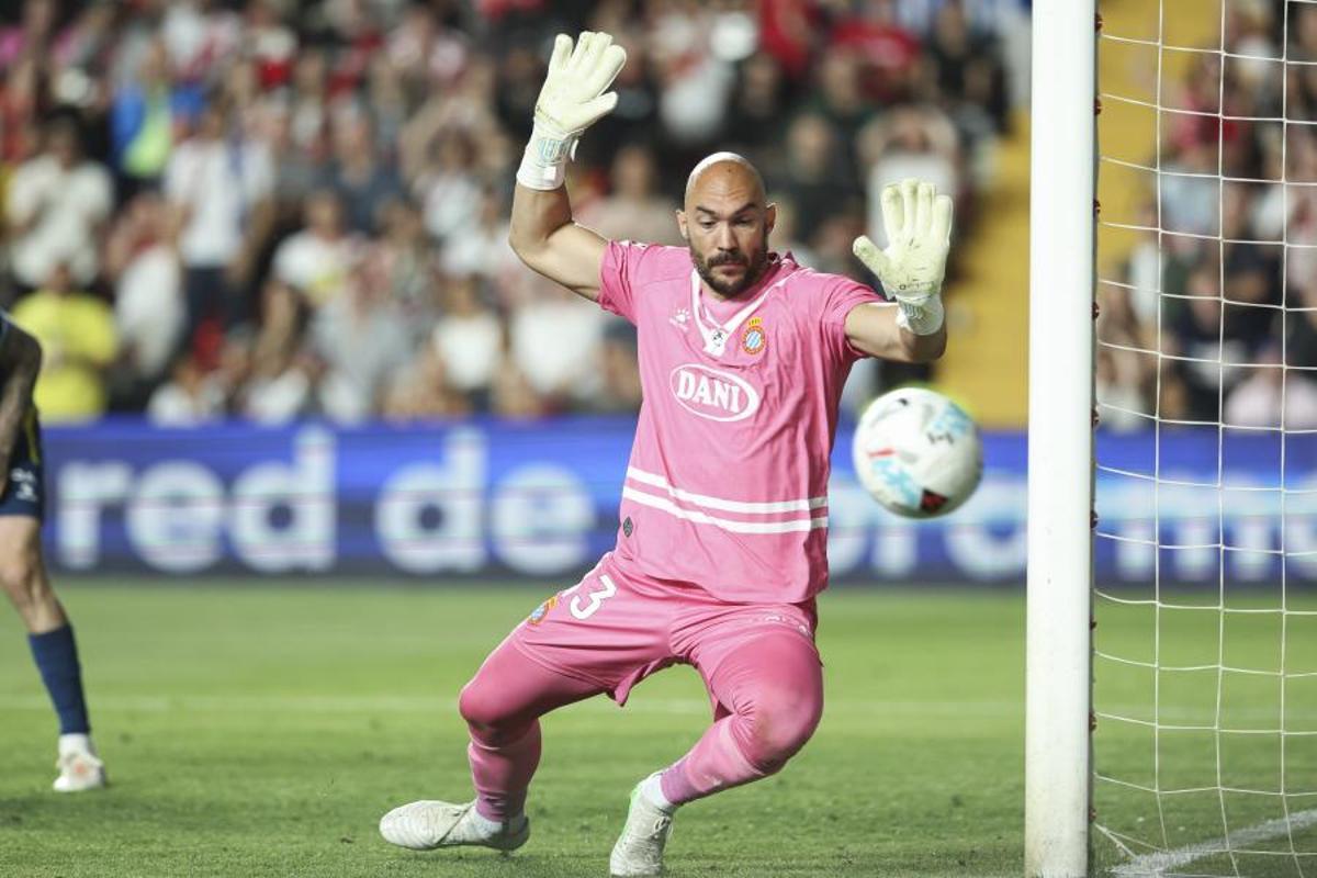 Marko Dmitrovic salvó al Espanyol hasta que Camello le batió en el mano a mano
