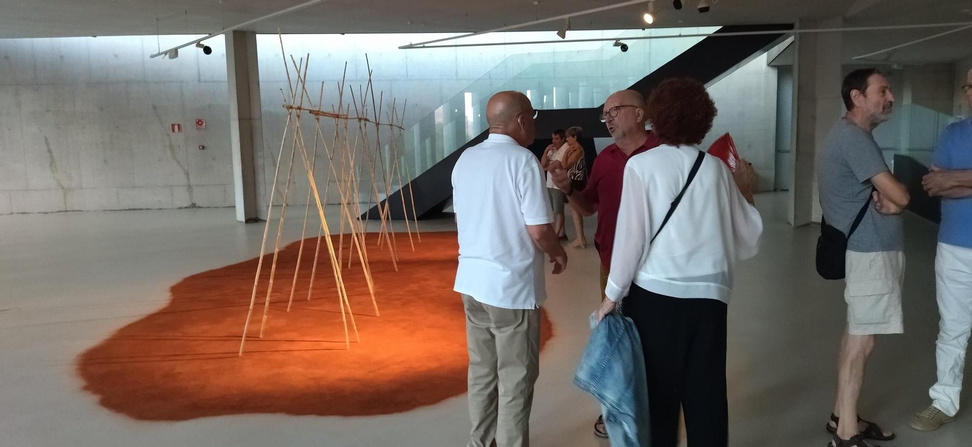 Arte que reflexiona sobre el paisaje de la Marina Alta: luz, tierra y mar y en el Auditorio de Teulada (imágenes)
