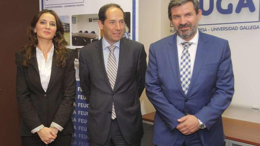 La asesora de Ferroglobe, Clara Cerdán; Luis Míguez, y el jefe de Personal de Ferroglobe, José María Merino.