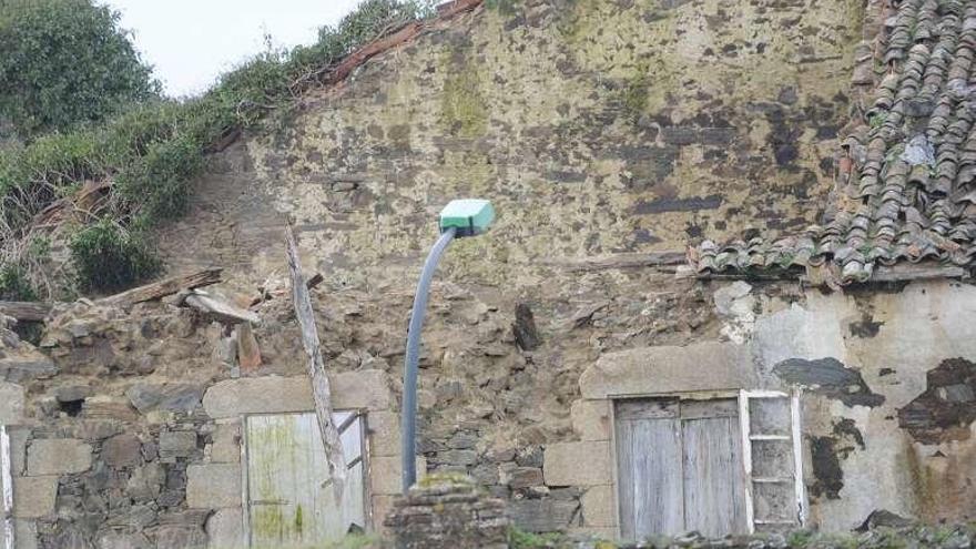 Parte de la cubierta de la rectoral, derruida tras un temporal.