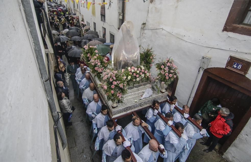 La procesión de Bajada de la Virgen de la Montaña, patrona de Cáceres