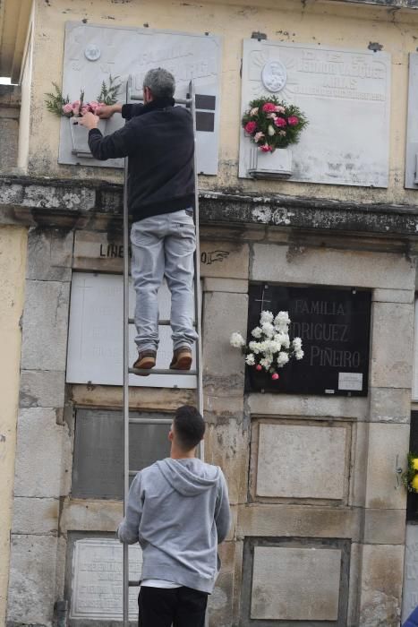 Ofrenda floral en San Amaro por el Día Difuntos