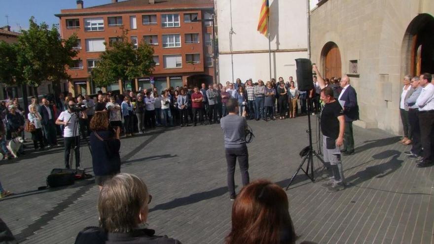 Concentració a Olot per rebutjar l&#039;empresonament de Jordi Cuixart i Jordi Sánchez