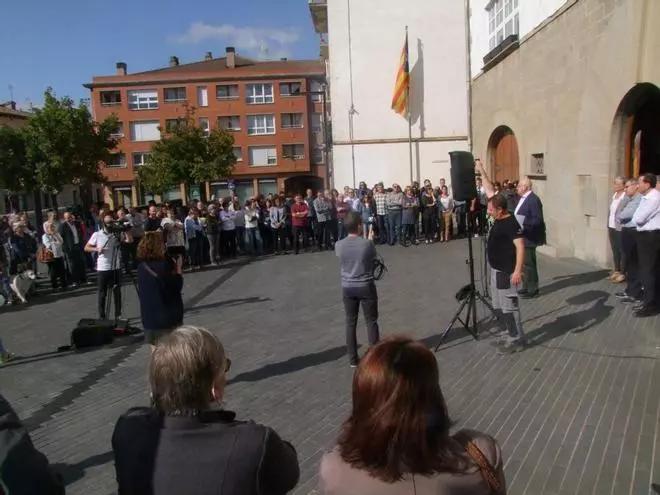 Concentració a Olot per rebutjar l'empresonament de Jordi Cuixart i Jordi Sánchez