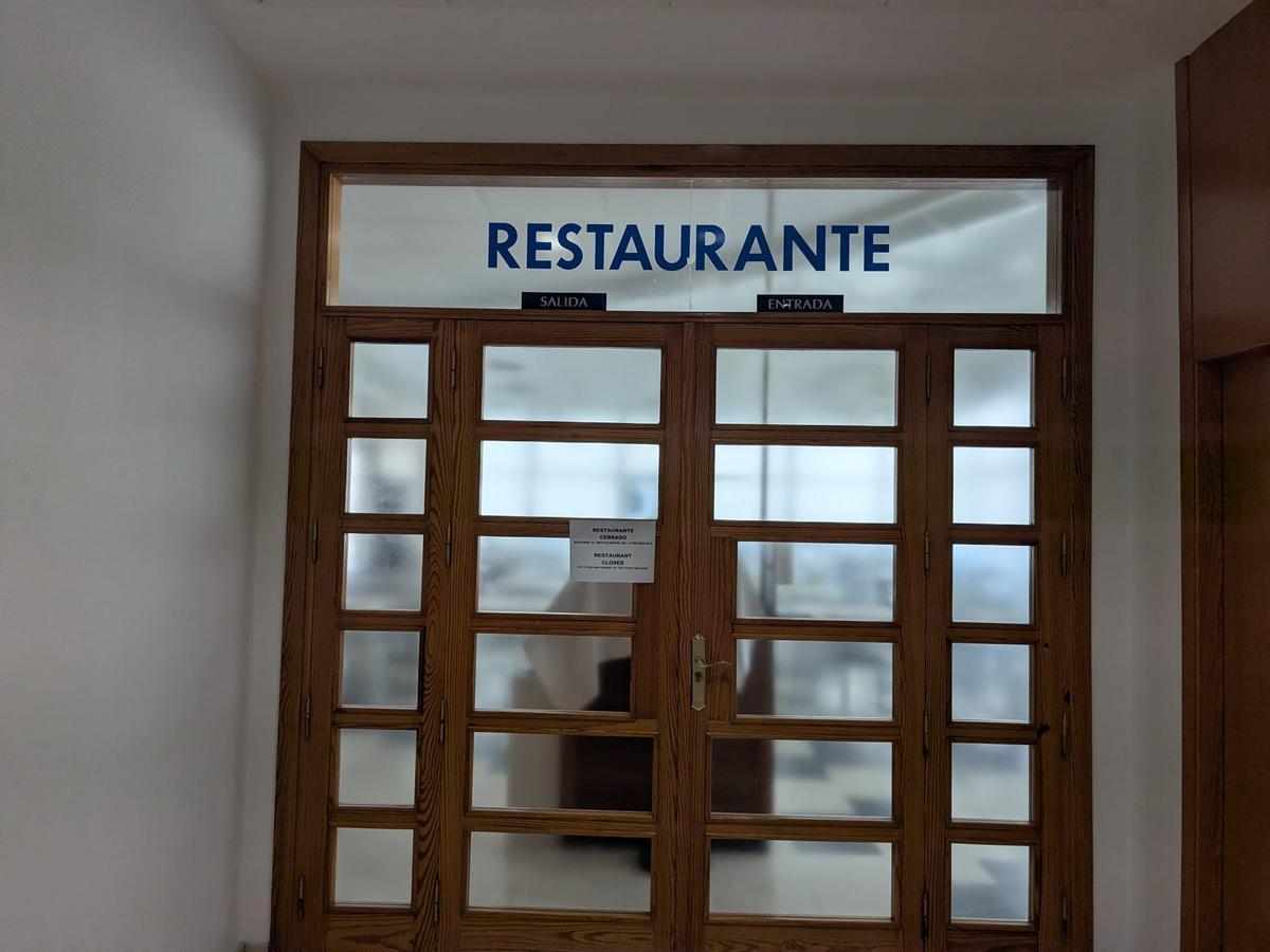 El comedor ha sido cerrado temporalmente y los clientes trasladados al restaurante del hotel anexo.