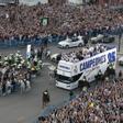 Los jugadores del Real Madrid llegando a la plaza de Cibeles para celebrar LaLiga 2021-22