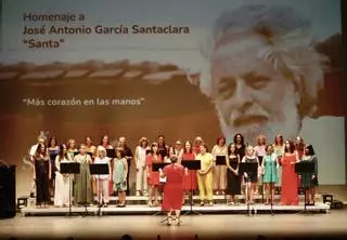 La esperanza viva de Santa: así fue el homenaje al fundador de Siloe en Gijón