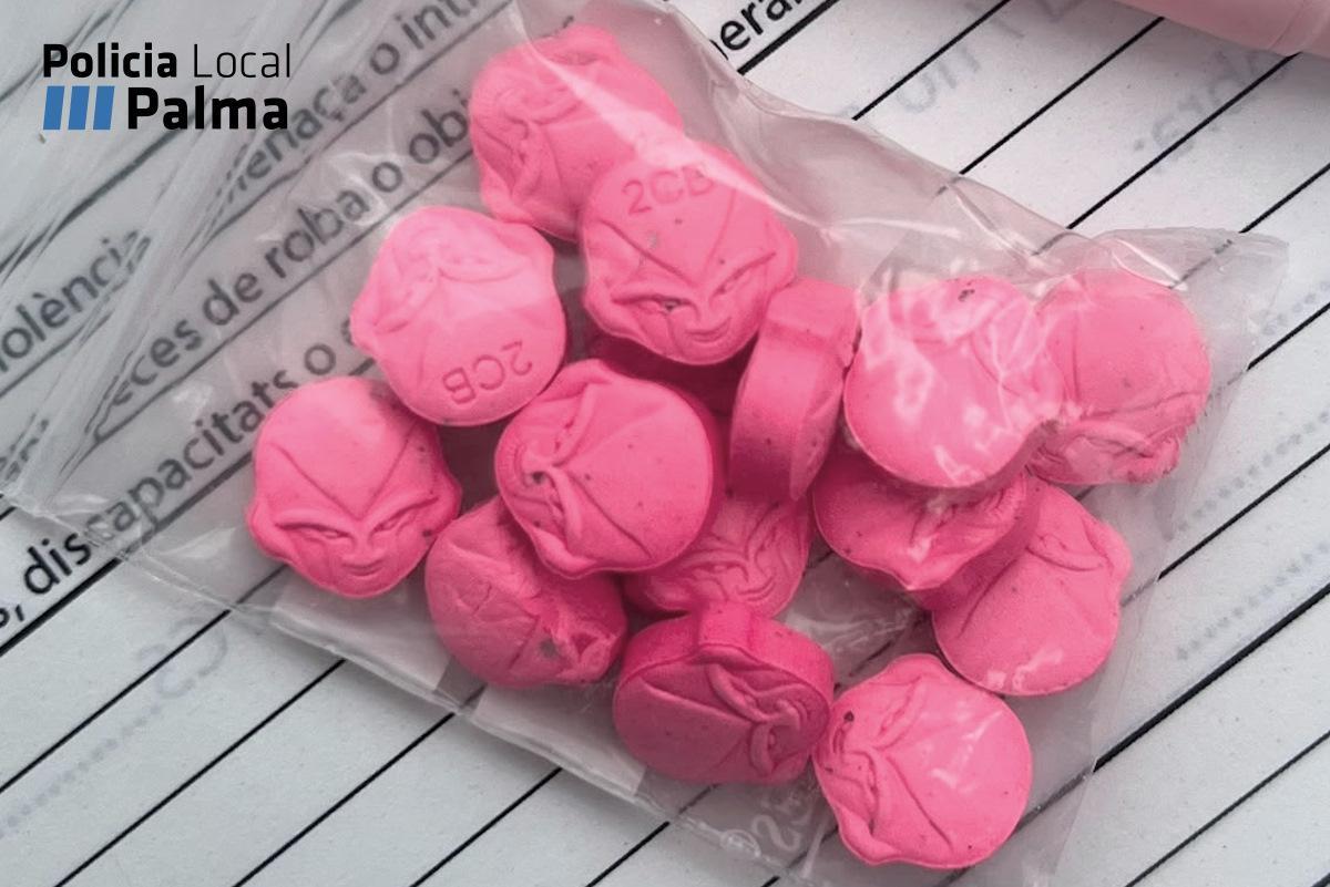 Pastillas de tusi que iban a vender a tres jóvenes en el aparcamiento del Portitxol.