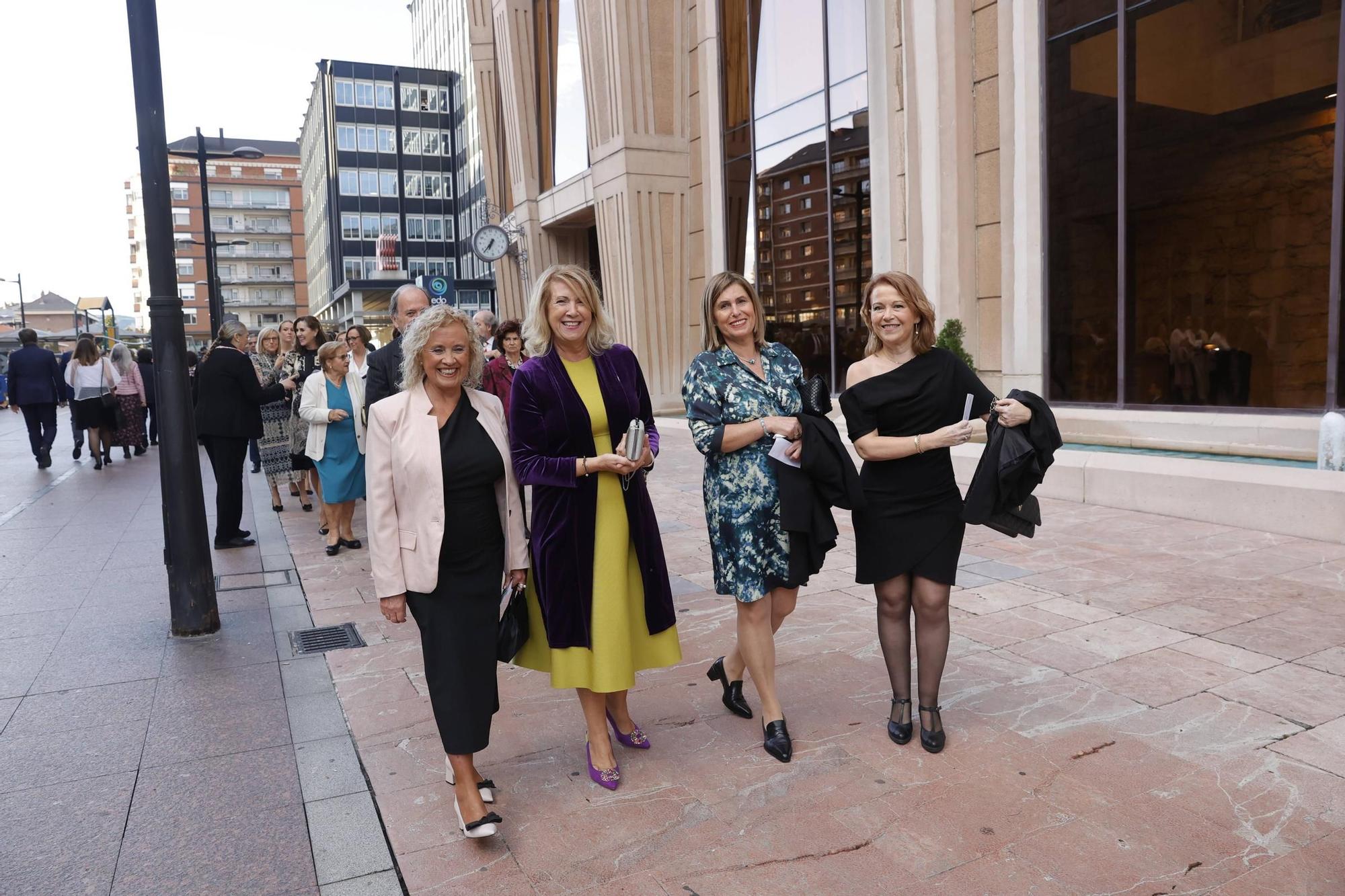 EN IMÁGENES: La Familia Real asiste en Oviedo al concierto de los premios "Princesa de Asturias"