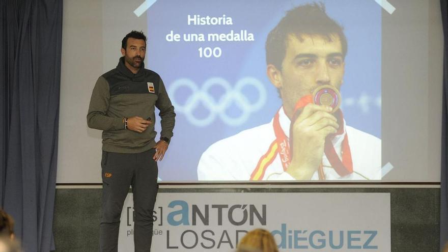 Un instante de la conferencia ofrecida por Pirri en el IES Antón Losada de A Estrada.   | // BERNABÉ/JAVIER LALÍN