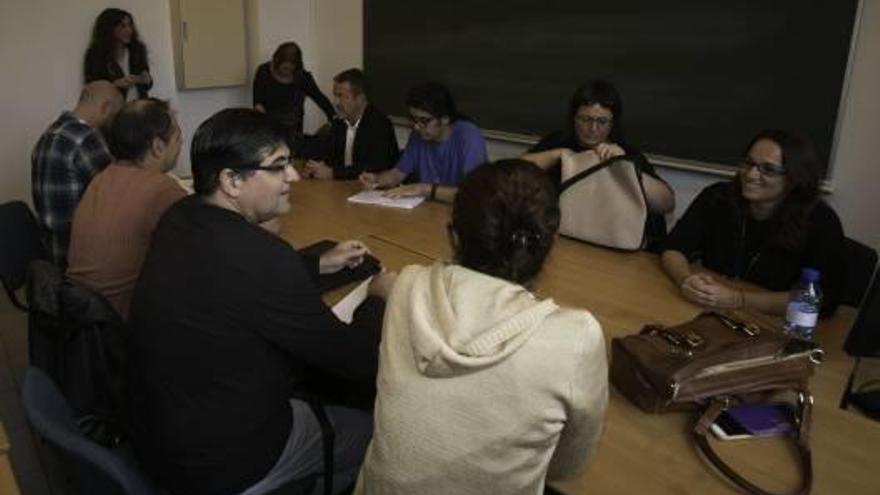 Imagen de la reunión de ayer entre Guanyar y Compromís a la que no asistió Natxo Bellido.