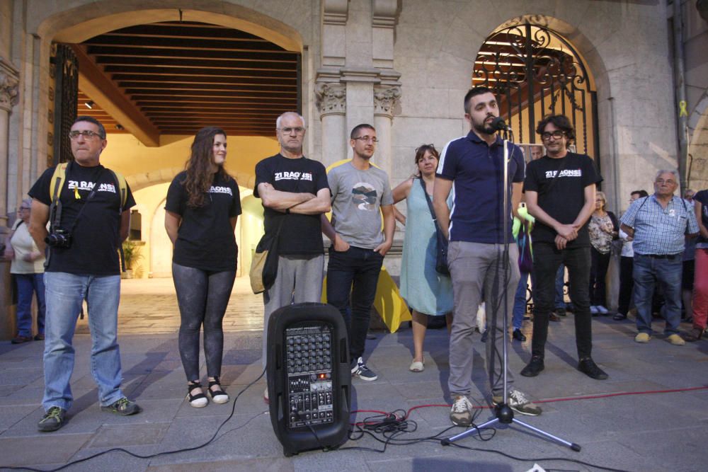 Cent dilluns reclamant la llibertat dels polítics presos a la plaça del Vi