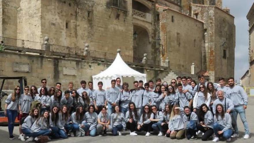 Els 53 alumnes de l&#039;IES Pare Vitòria d&#039;Alcoi i els seus professors, d&#039;estada a Trujillo.