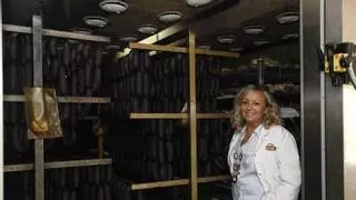Del chorizo de siempre a la conserva gourmet: la empresa de embutidos de La Unión vende 30.000 latas al año de picadillo listas para servir y de morcilla con gelatina de sidra