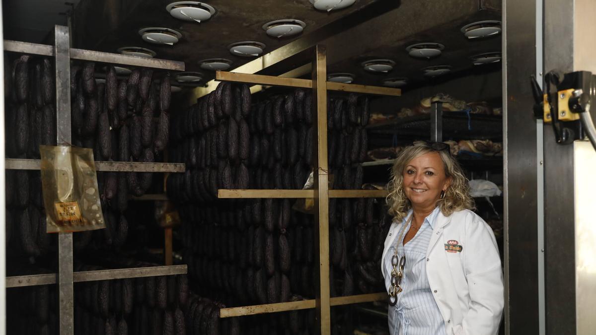 Del chorizo de siempre a la conserva gourmet: la empresa de embutidos de La Unión vende 30.000 latas al año de picadillo listas para servir y de morcilla con gelatina de sidra