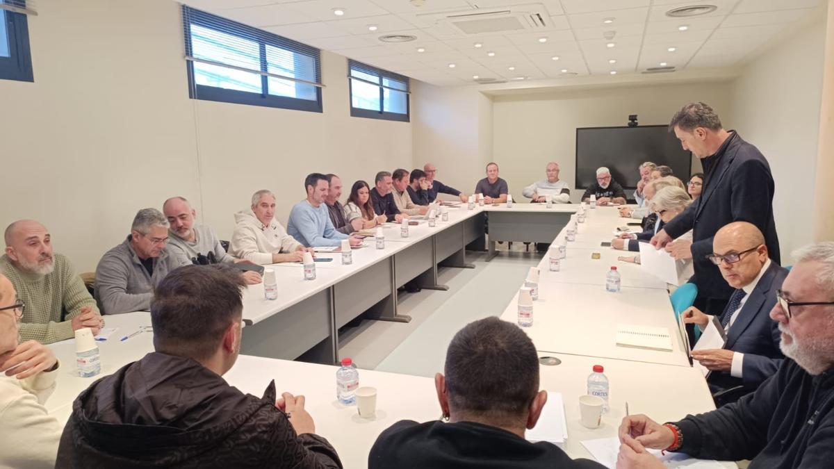 Los integrantes de la mesa negociadora del convenio de la cerámica.