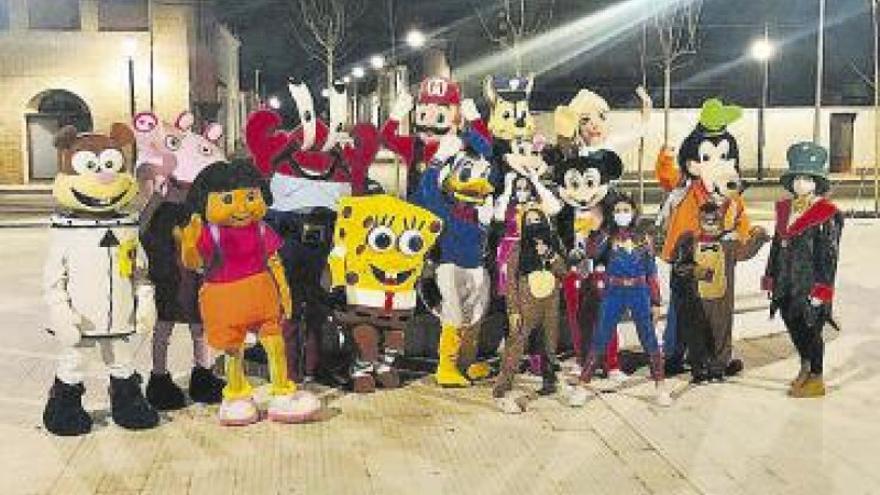 Cornualles Puede soportar Aprendizaje Los personajes de Disney animan el carnaval con un pasacalles