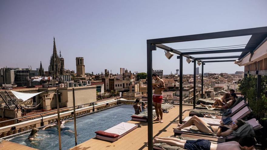 Els turistes allotjats a Barcelona fins al juliol augmenten un 6,2%, amb un impacte econòmic de 6.781 milions d’euros