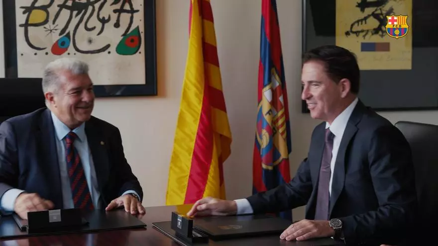 Xavi Pascual firmó el contrato que le convierte en nuevo entrenador del Barça hasta 2028