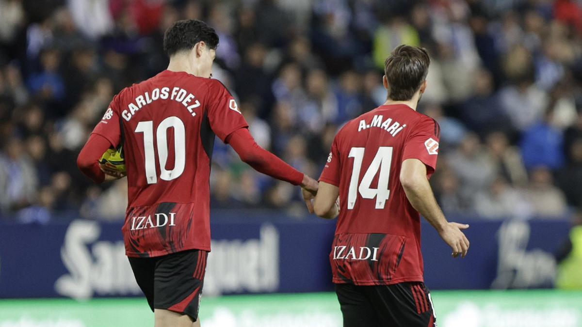 Alberto Marí, celebrando un gol con el Mirandés