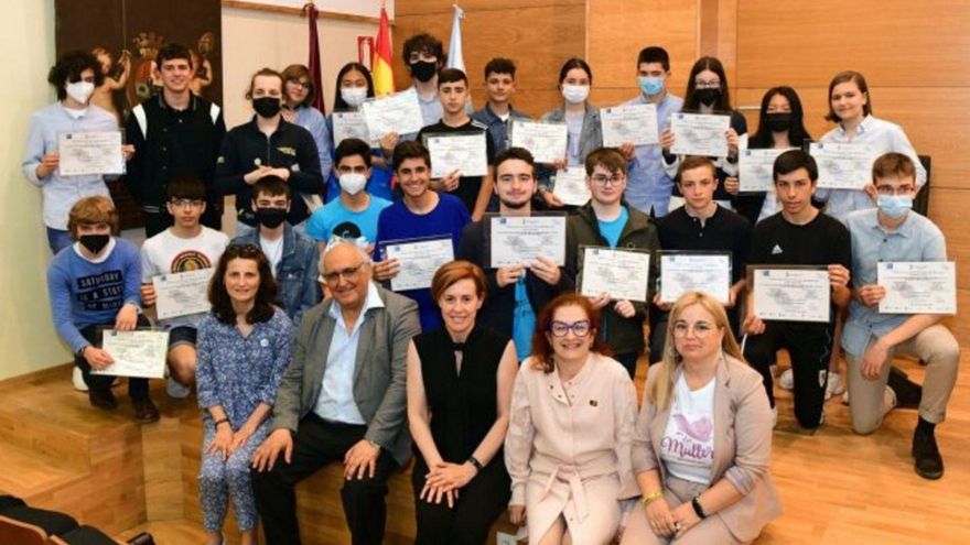 Clausura da anterior edición de Estalmat Galicia cos participantes e os seus diplomas. | // ESTALMAT GALICIA