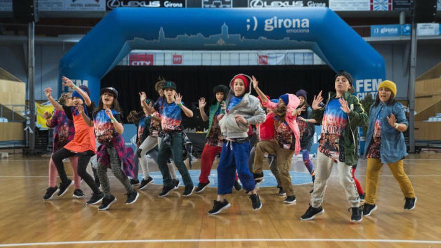 Tretze escoles i gimnasos participen en el setzè campionat de funky i hip hop de Girona