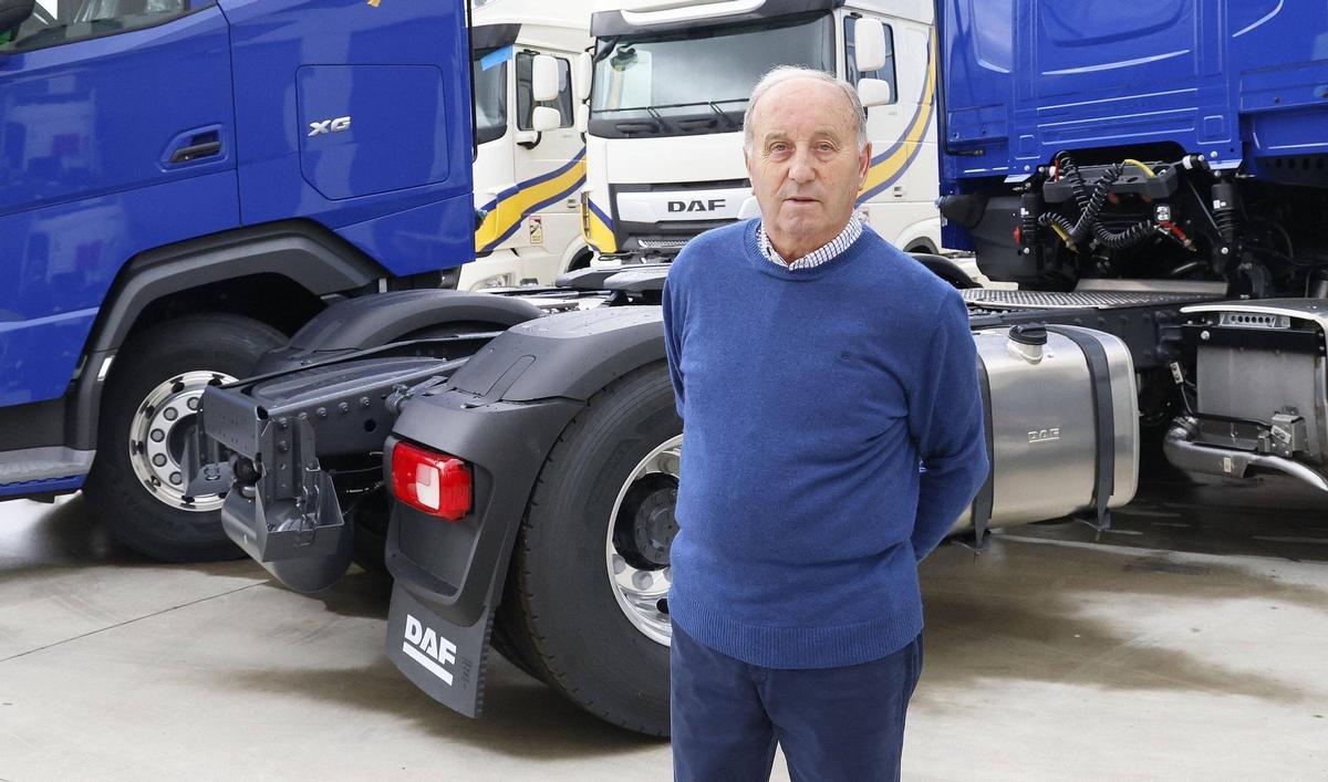 Rodolfo Porto, ‘Cholo’, fundador de Talleres Cholo, en sus instalaciones del polígono A Sionlla de Santiago, que está en pleno proceso de ampliación
