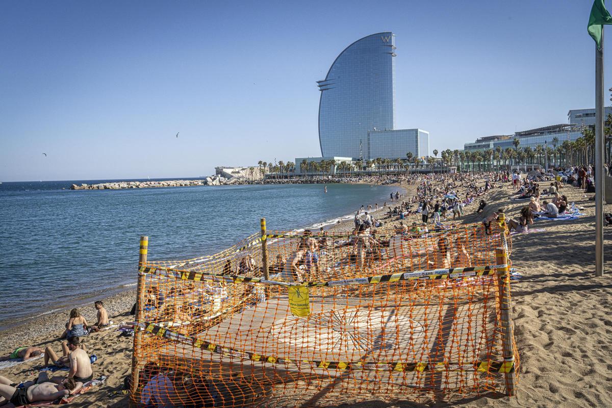 Playa de San Sebastian, San Miquel y la Barceloneta a tope en pleno abril