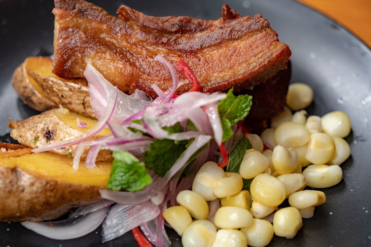 El chicharrón peruano es uno de los imprescindibles.
