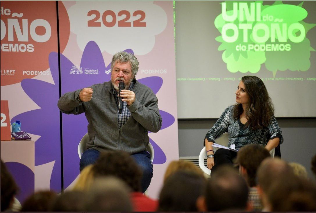 Juantxo López de Uralde e Irene de Miguel, coordinadora de Podemos Extremadura, en la Universidad de Otoño de Podemos.