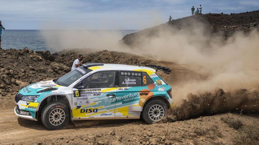 Gustavo Sosa participa  un curso más con su Skoda Fabia en el nacional de tierra