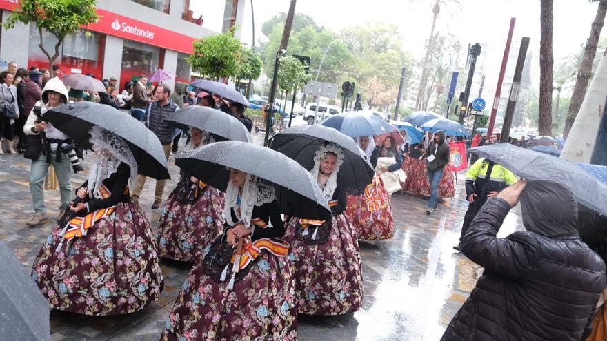 El mal tiempo nubla la mascletà de las Hogueras de Alicante en Murcia