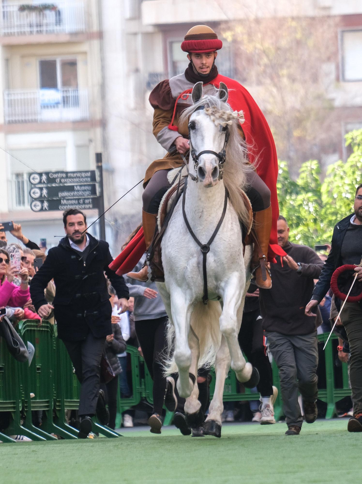 Así ha sido la Carrera de Cantó a caballo hasta la Plaza de Baix