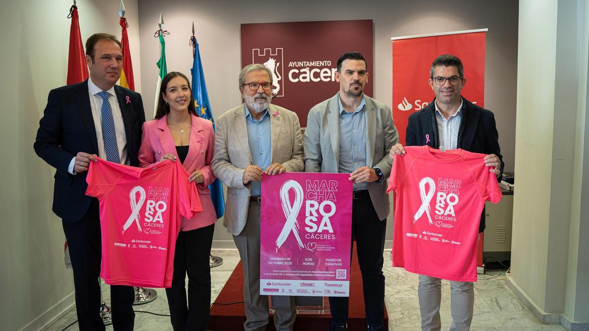 Las imágenes de la presentación de la marcha rosa de Cáceres