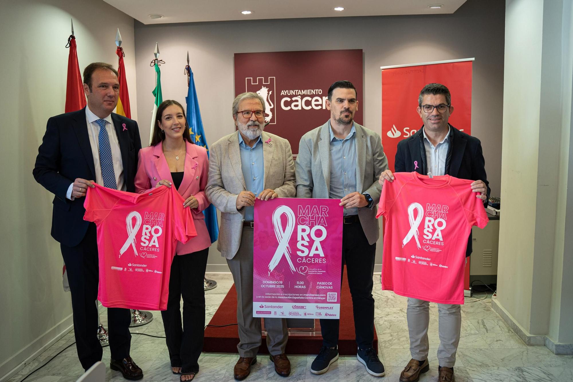 Las imágenes de la presentación de la marcha rosa de Cáceres