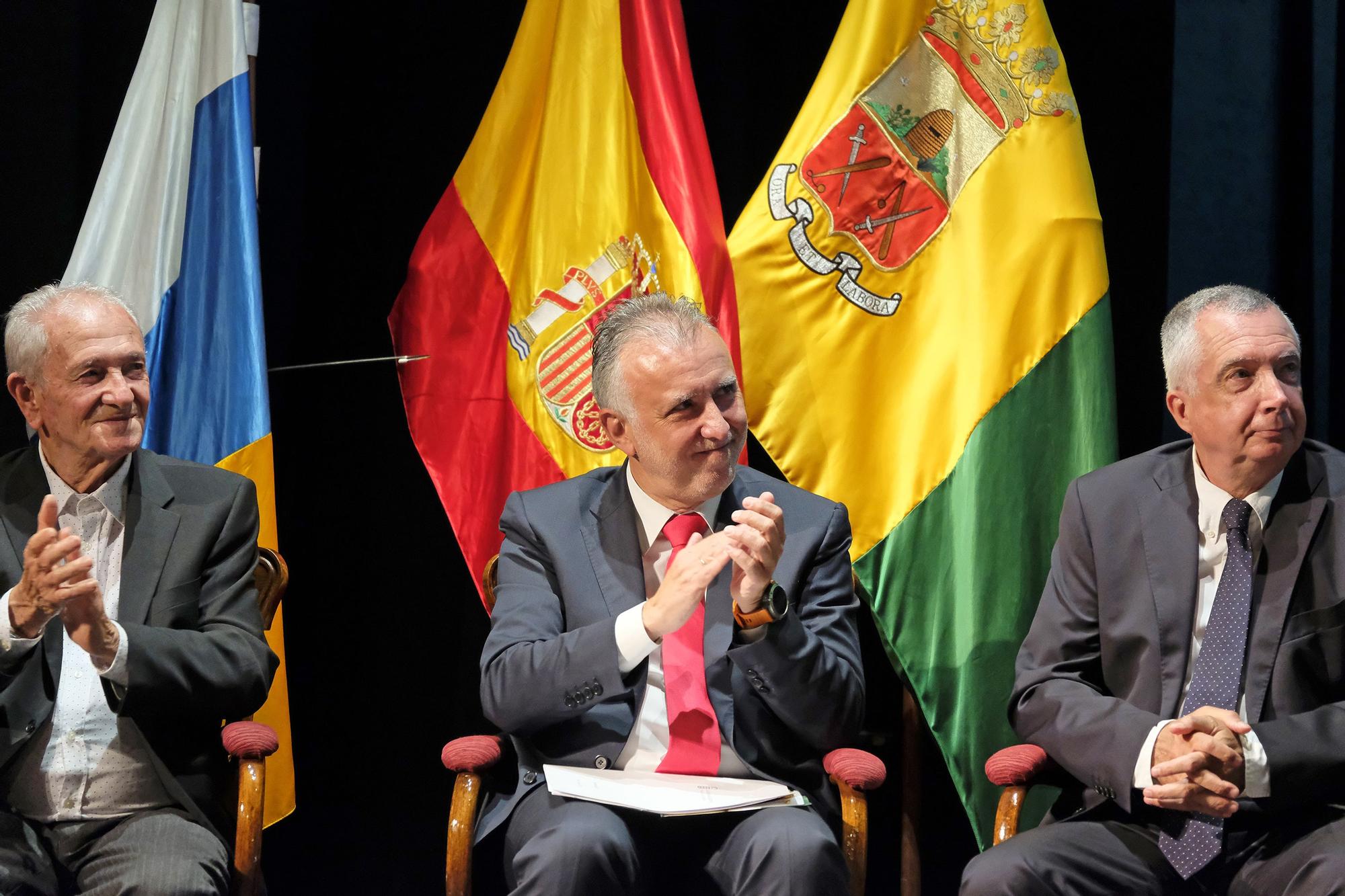 El presidente Torres recibe uno de los premios de Honor Gourié 2022