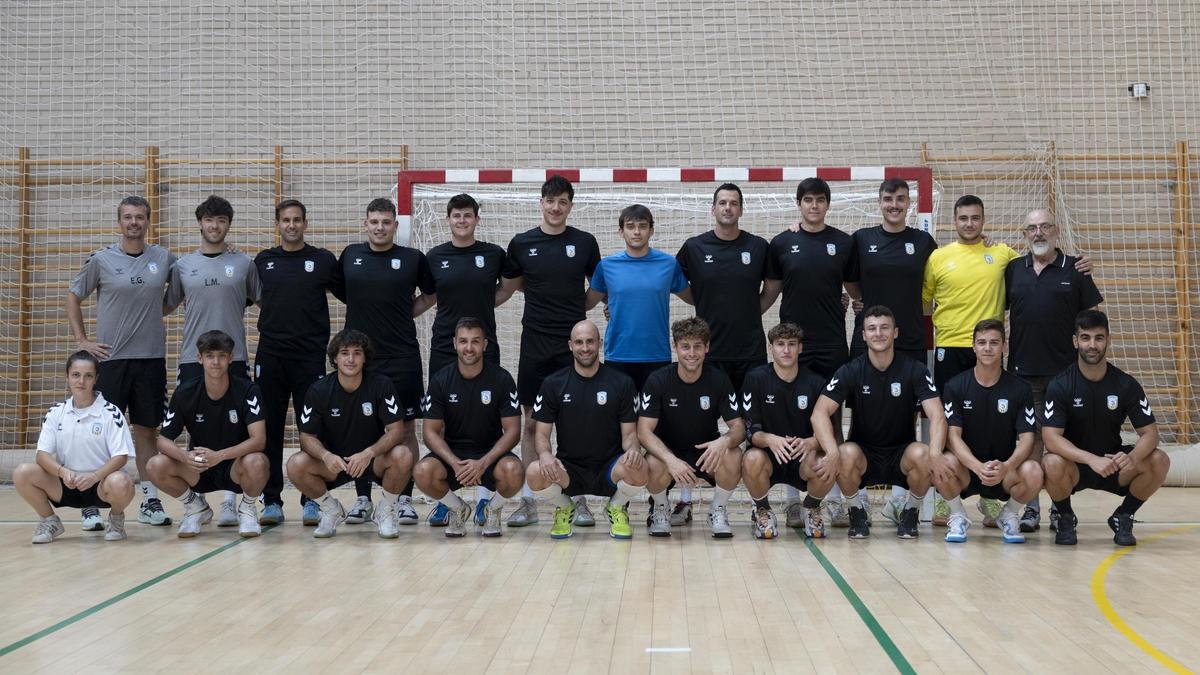 La plantilla del BM Contazara, antes de un entrenamiento.
