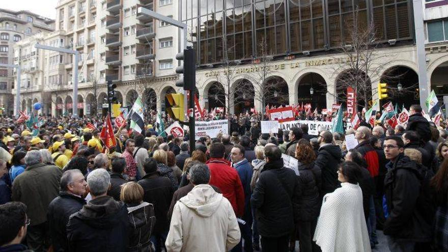 Los sindicatos de Caja3 creen que la última propuesta de la dirección está &quot;muy lejos&quot; de sus expectativas