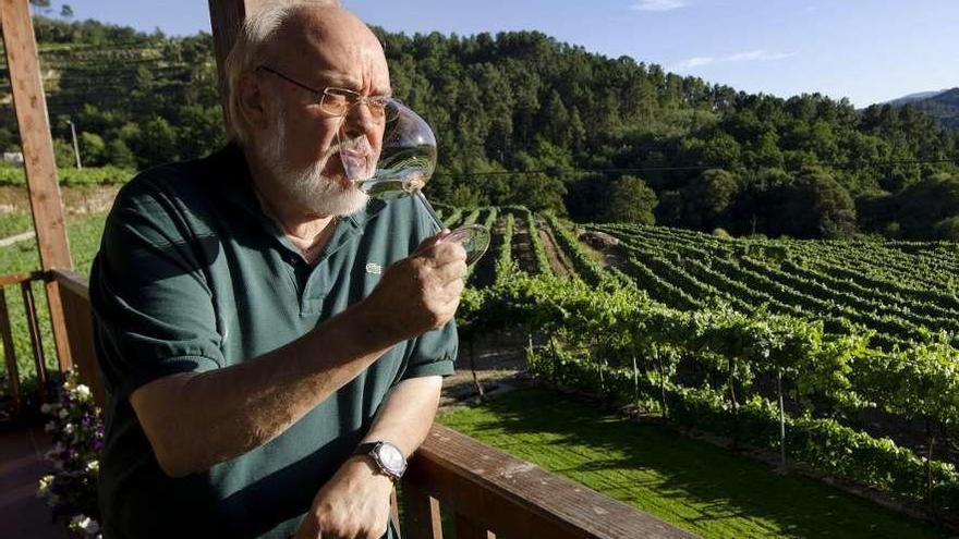 José Luis Cuerda, en su bodega de Gomariz, en Leiro (Ourense). // Brais Lorenzo