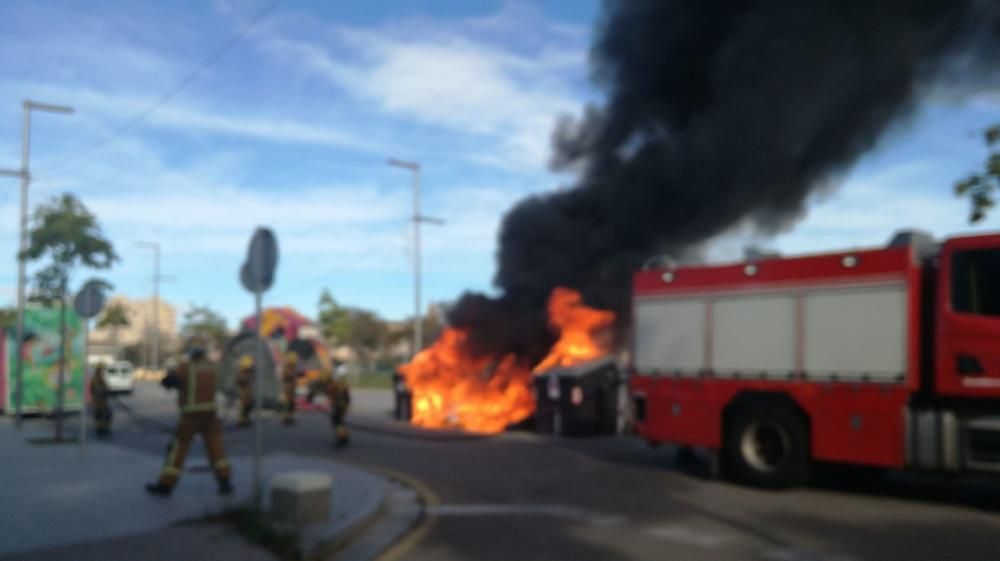 Alarma por el incendio de tres contenedores en La Soledat