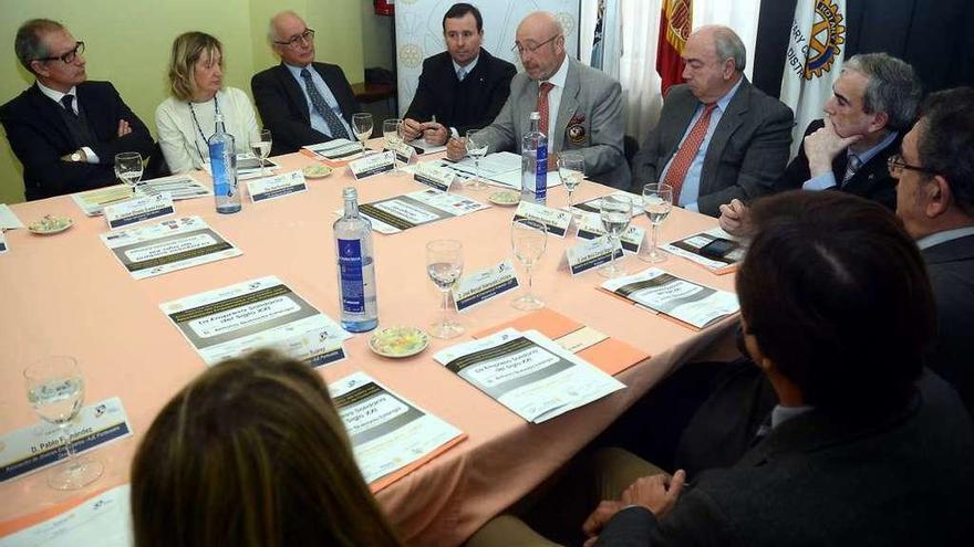 Encuentro de Antonio Quesada con rotarios de Pontevedra y organizaciones empresariales. // Rafa Vázquez